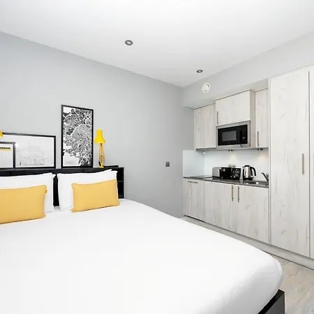 Staycity Waterfront Apart-hotel