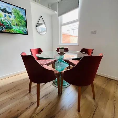 2025 Award Winner Peach House - 4 Bedrooms Сasa de vacaciones Liverpool