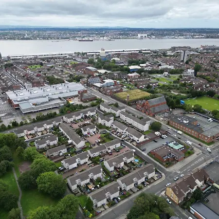 2025 Award Winner Peach House - 4 Bedrooms * Liverpool