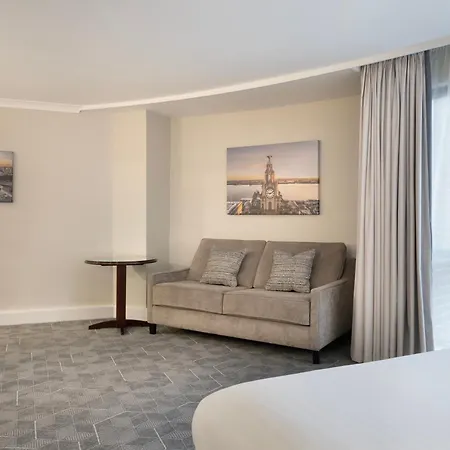 Отель Delta By Marriott Centre 4*