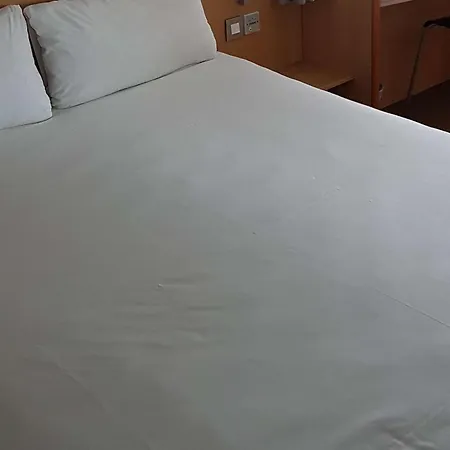 Ibis Centre Dock - One 3*