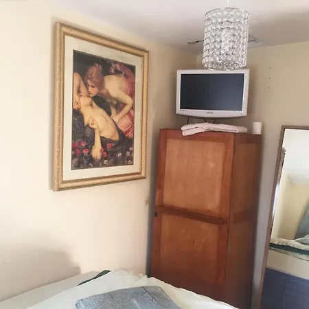 Embassie Backpackers Ostello