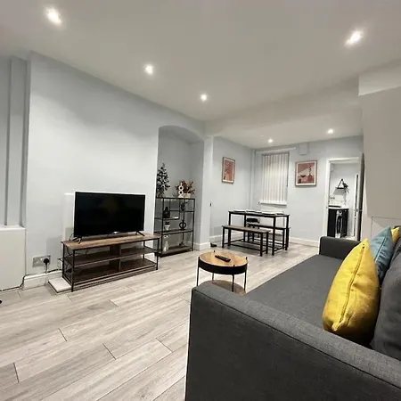 Entire Modern House Close To 2 Stadiums & Town Centre Ливерпуль