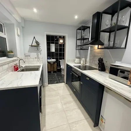Дом отдыха Entire Modern House Close To 2 Stadiums & Town Centre Ливерпуль