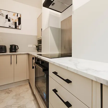 Lamara Deluxe Apartments,