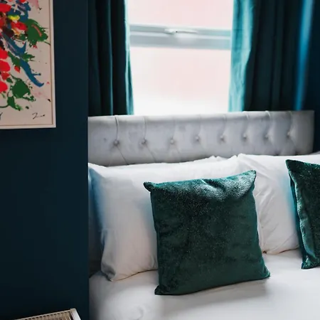 Lamara Deluxe Apartments, * Liverpool