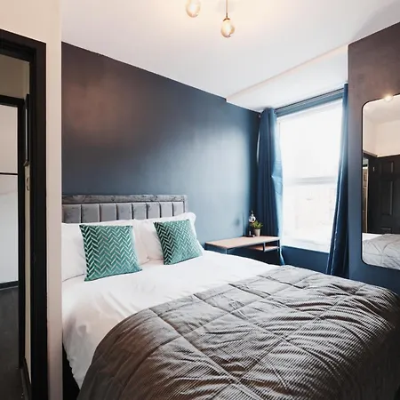 Lamara Deluxe Apartments, *
