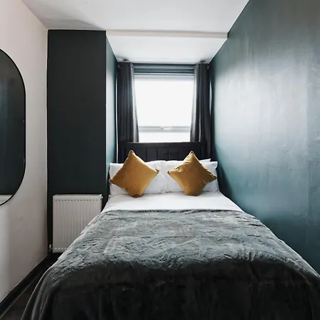 Lamara Deluxe Apartments,
