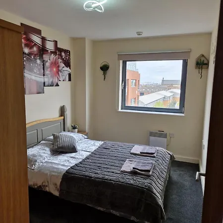 Spacious 2bdr Flat For 5 In Centre *
