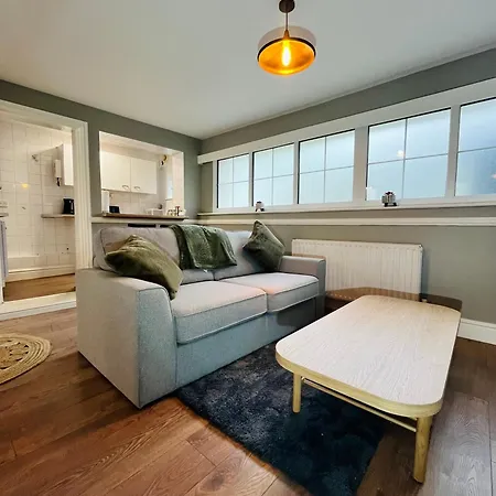 Mossley Hill Retreat