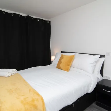 2 Bed 2 Bath Centre Sleep 7 *