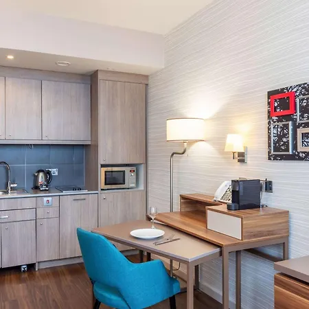 Adagio Centre 4*