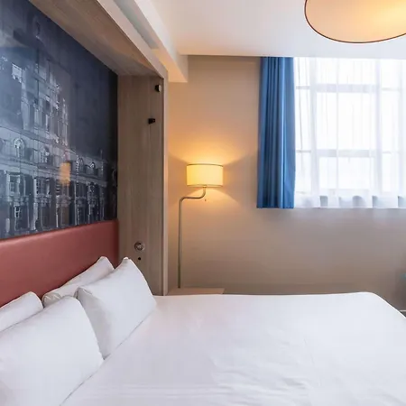 Adagio Centre 4*