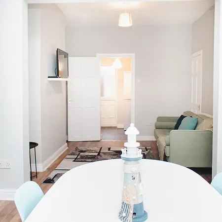 Holiday home Elegant 3br With Fully Equipped Kitchen