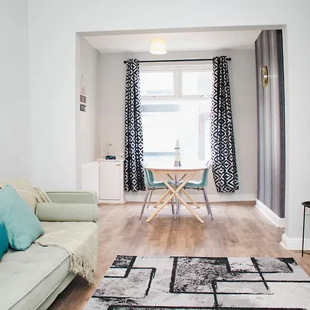 Elegant 3br With Fully Equipped Kitchen