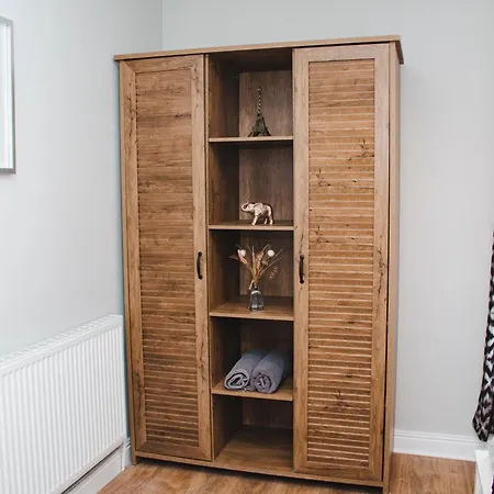 Elegant 3br With Fully Equipped Kitchen Liverpool