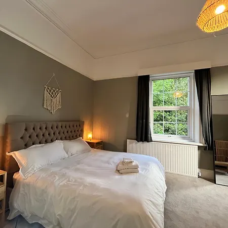 Mossley Hill Retreat *