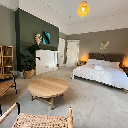 Mossley Hill Retreat *