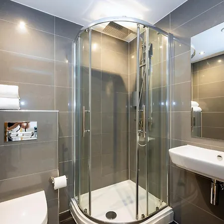 Staycity Waterfront 4*