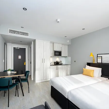 Staycity Waterfront 4*