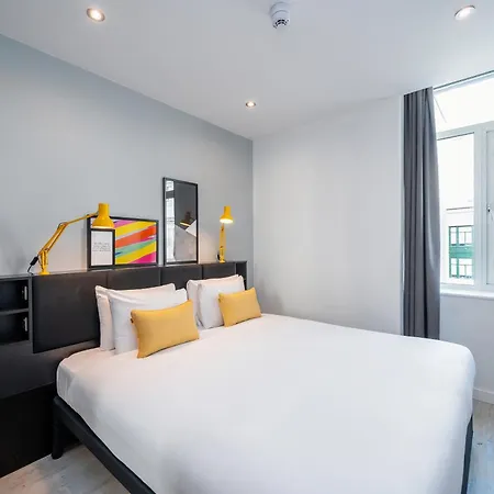Staycity Waterfront Apart-hotel 4*