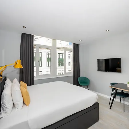 Staycity Waterfront Apart-hotel 4*