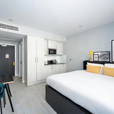 Staycity Waterfront Apart-hotel 4*