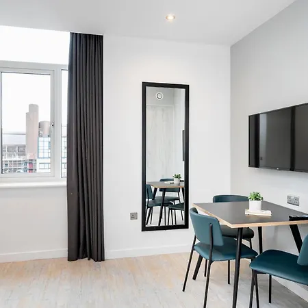 Staycity Waterfront Apart-hotel 4*
