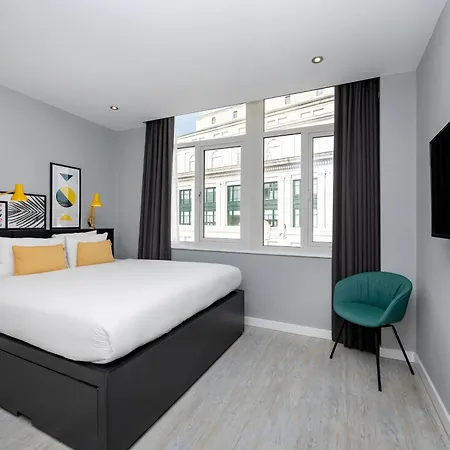 Staycity Waterfront Apart-hotel