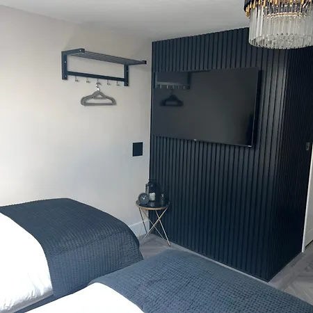 Hotel 128 Anfield Road