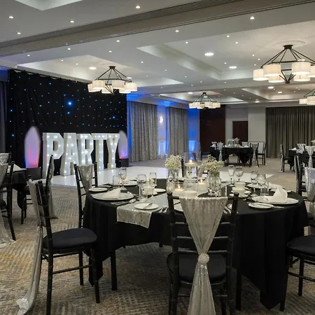 Отель Delta By Marriott Centre 4*