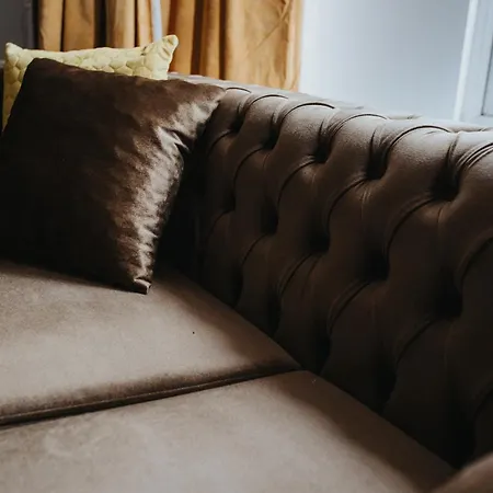 Grand Victorian 6 - En-suites, Hot Tub, Cinema Room, Private Parking & Park View Villa *