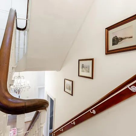 Grand Victorian 6 - En-suites, Hot Tub, Cinema Room, Private Parking & Park View * Liverpool