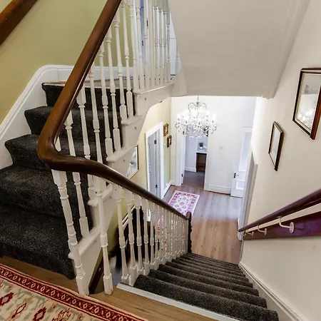 Villa Grand Victorian 6 - En-suites, Hot Tub, Cinema Room, Private Parking & Park View