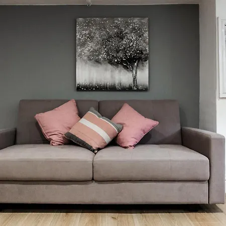 Grand Victorian 6 - En-suites, Hot Tub, Cinema Room, Private Parking & Park View Villa Liverpool