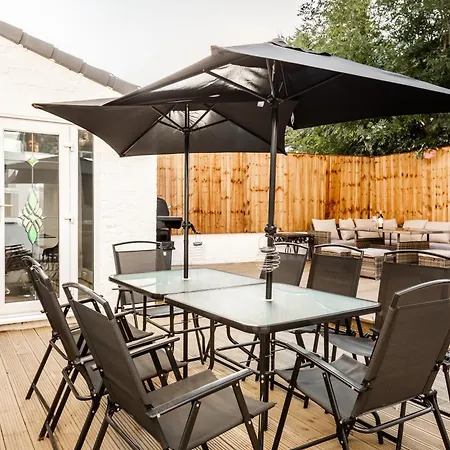 Villa Grand Victorian 6 - En-suites, Hot Tub, Cinema Room, Private Parking & Park View