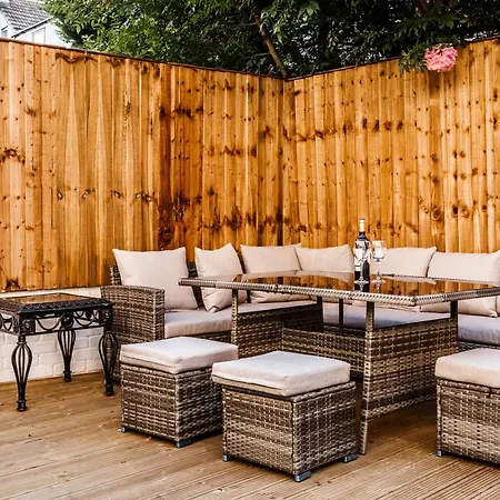 Villa Grand Victorian 6 - En-suites, Hot Tub, Cinema Room, Private Parking & Park View Liverpool