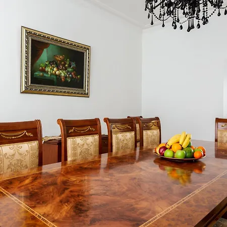 Villa Grand Victorian 6 - En-suites, Hot Tub, Cinema Room, Private Parking & Park View Liverpool