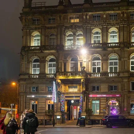 62 Castle Street 4*