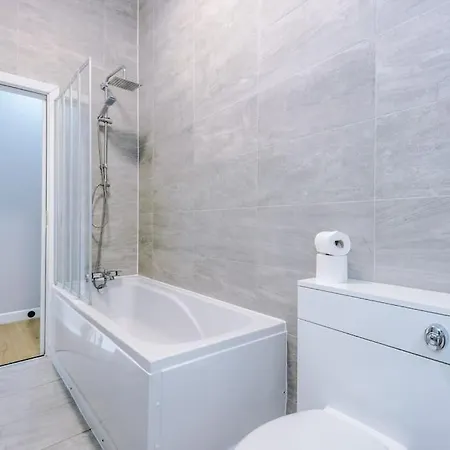 #6 - Vibrant In Centre - Sleeps 7 - Exclusive Offers At A-kapartments *