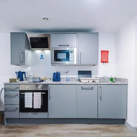 Stylish Apartment, Sleeps 4, Pool Table, Available For Long Term Apartamento Liverpool