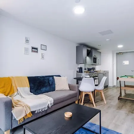 Apartamento Stylish Apartment, Sleeps 4, Pool Table, Available For Long Term