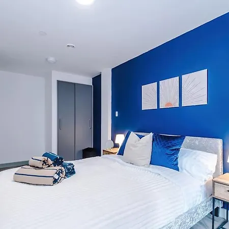 Stylish Apartment, Sleeps 4, Pool Table, Available For Long Term Apartamento