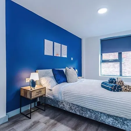 Stylish Apartment, Sleeps 4, Pool Table, Available For Long Term Apartamento *