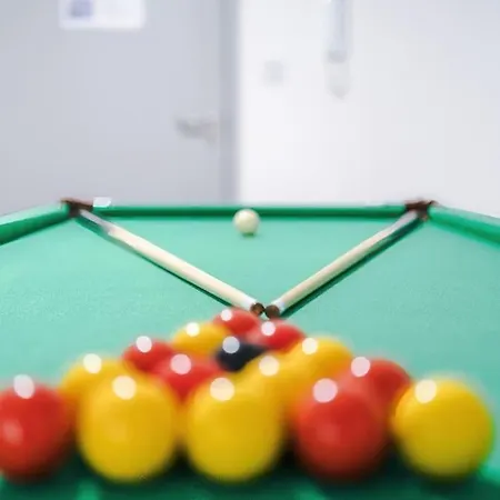 Apartamento Stylish Apartment, Sleeps 4, Pool Table, Available For Long Term *