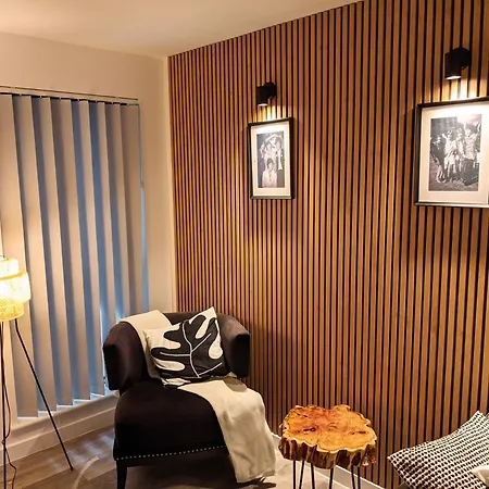 L1 Luxury * Liverpool