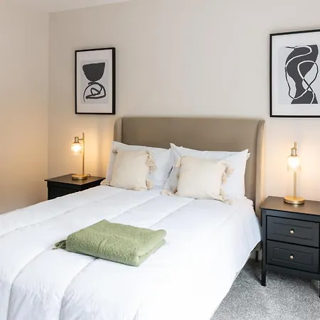 Luxury 4br Centre House - Free Parking Casa de Férias