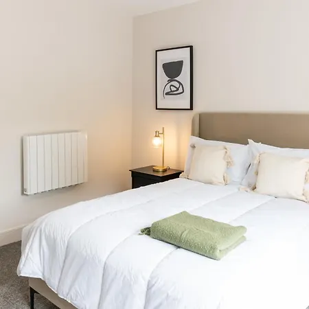 Luxury 4br Centre House - Free Parking Casa de Férias