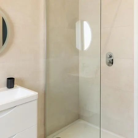 Luxury 4br Centre House - Free Parking *