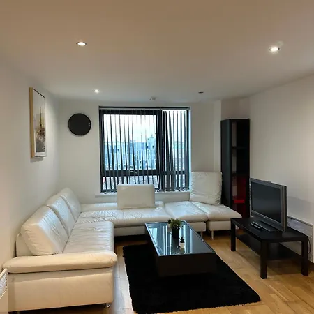 Centre 2 Bed 2 Bath With En-suite Lägenhet *